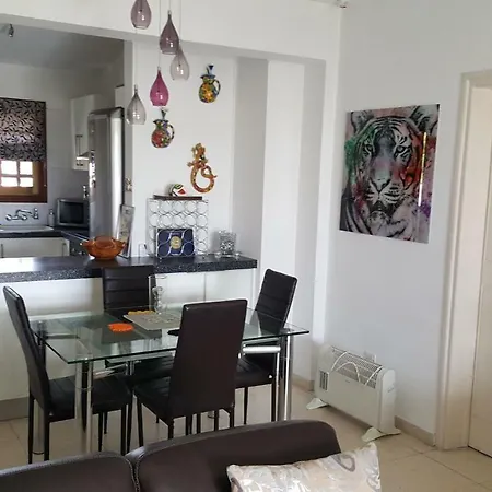 Pearl Apartment *